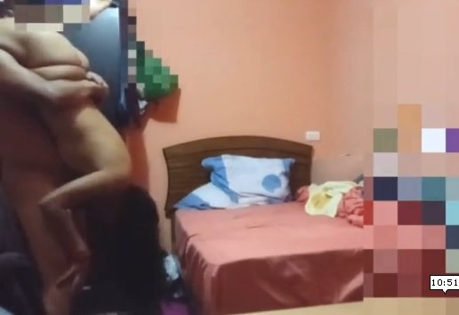 morenita haciendo 69 de pie